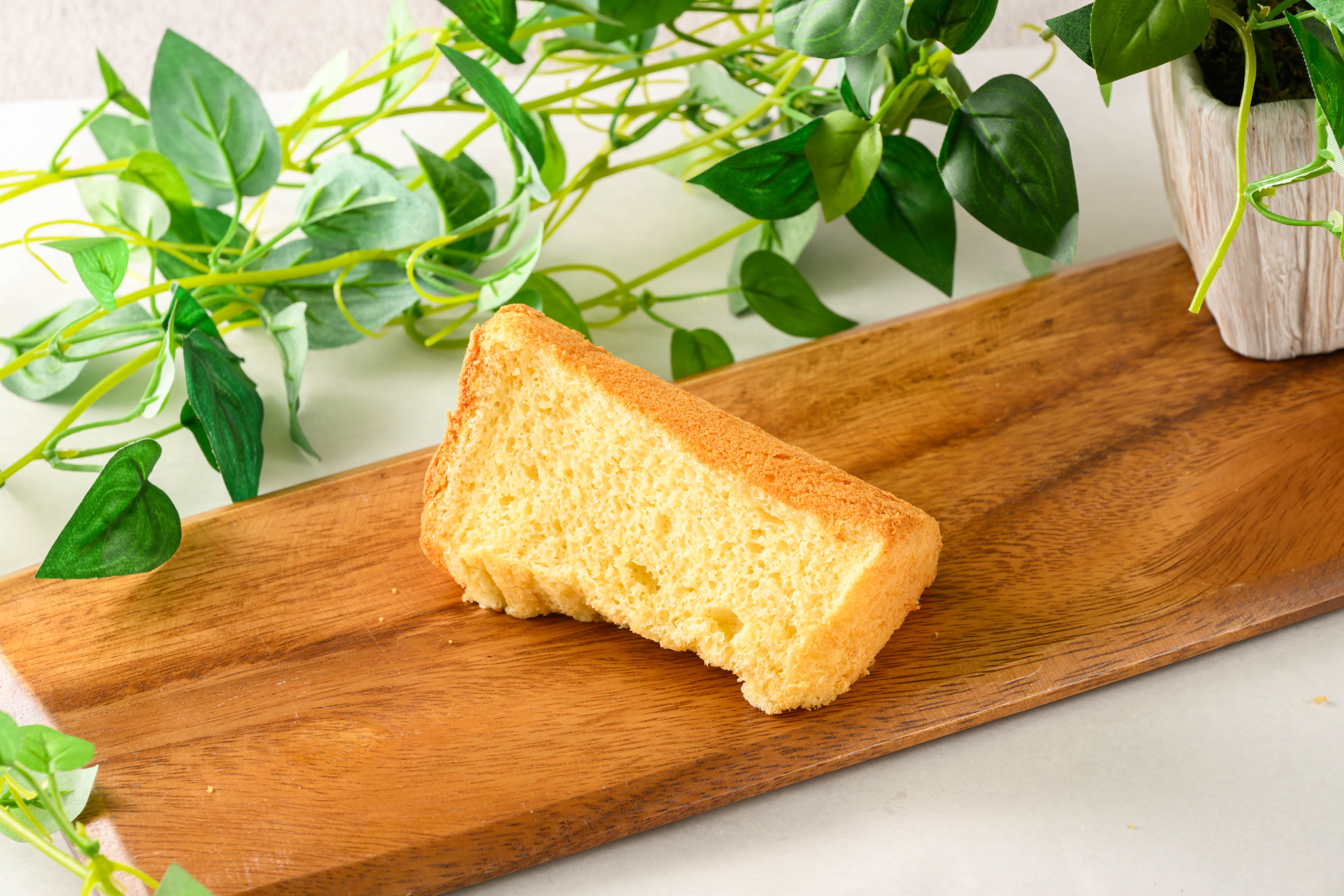 巡る玄米粉で焼成したシフォンケーキの断面。きめ細かく、しっとりした生地